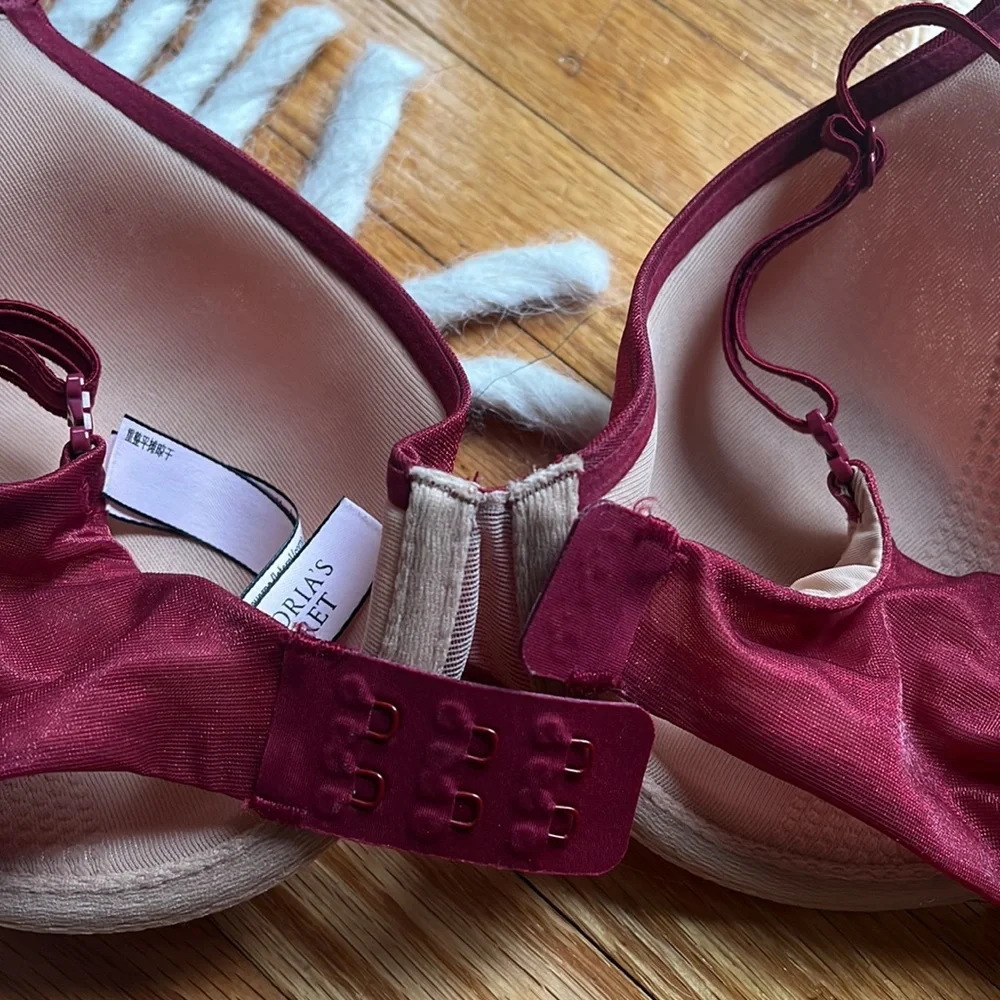 NWOT Vic Sec bra - Picture 6 of 7